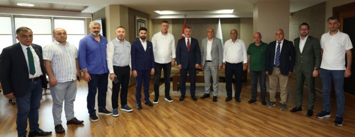 Kocaelispor Başkanı Engin Koyun yönetimiyle Tahir Başkana gitti