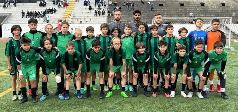 Kocaelispor U12 takımı Sakarya'da İhsan Necati Sarı Turnuvasında