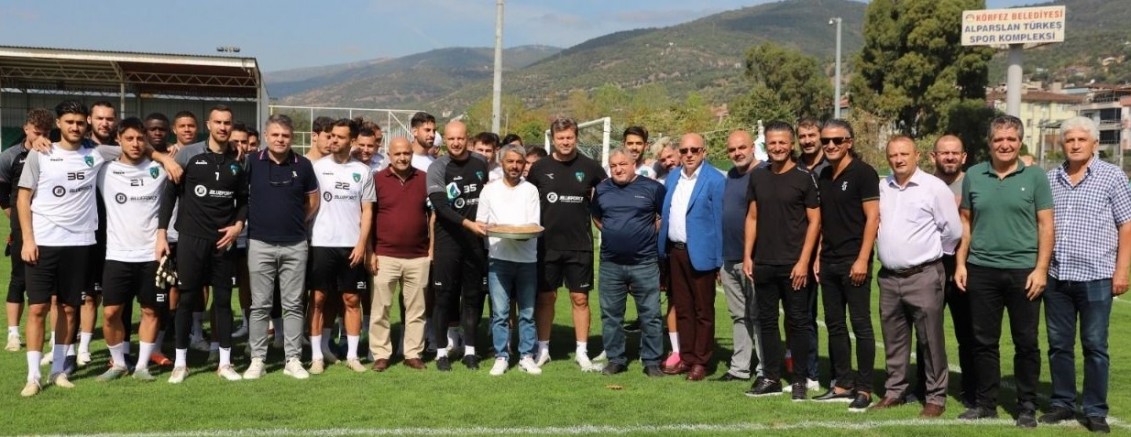 Körfezli Osman Sınmazdemir taraftarlar,eski futbolcularla idmana geldi
