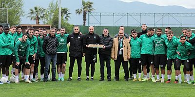 Yaşar Can'ın zor maç öncesi Yeşil Siyahlılara antremanda moral ziyareti