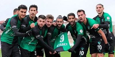 Yeşil Siyahlı futbolcular Bandırma'da attıkları ilk golü Atabeye ithaf  ettiler