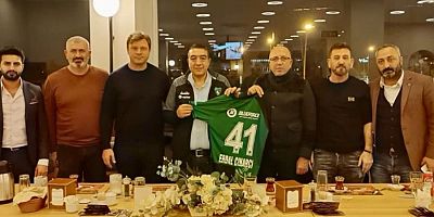 Yeşil Siyahlı Yönetim Futbolculara Moral yemeği sponsor Erdal Çınarcı'dan