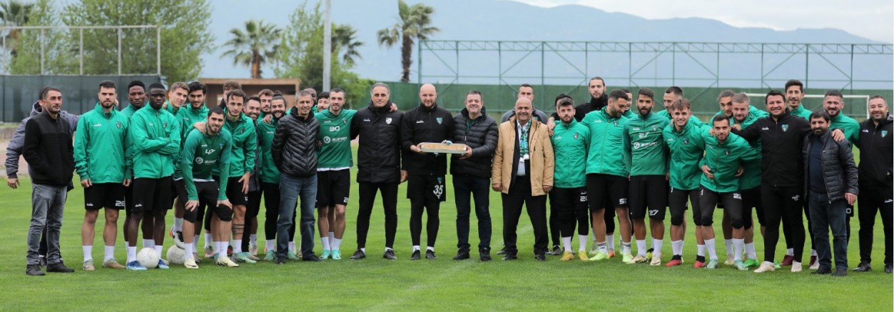 Yaşar Can'ın zor maç öncesi Yeşil Siyahlılara antremanda moral ziyareti