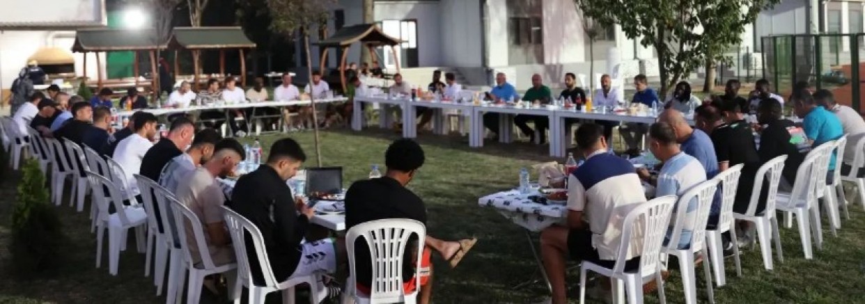 Başkan Durul, yönetimden teknik ekip futbolculara motivasyon yemeği