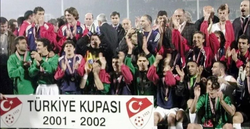 Beşiktaşı 4-0 yenip kazanılan Türkiye Kupası şampiyonluğu 24.yıldönümü