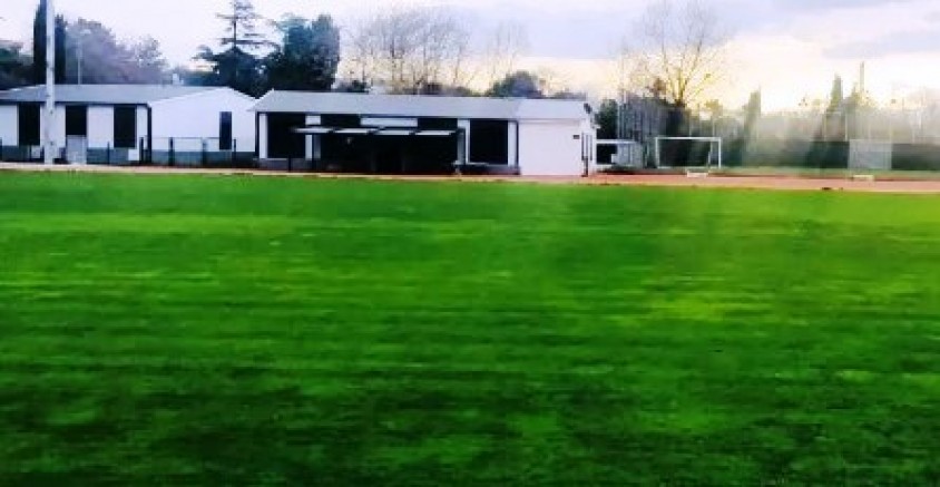 Brungadaki sahanın zemini bakımla halı gibi oldu