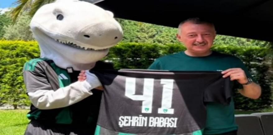 Büyükakın'a taraftardan Şehrin Babası forması