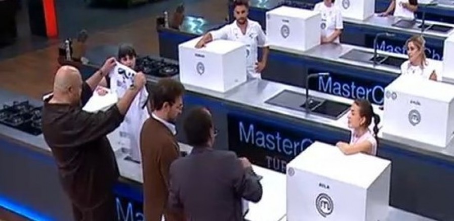 Büyükakın MasterChef jürisine forma pişmaniye göderdi
