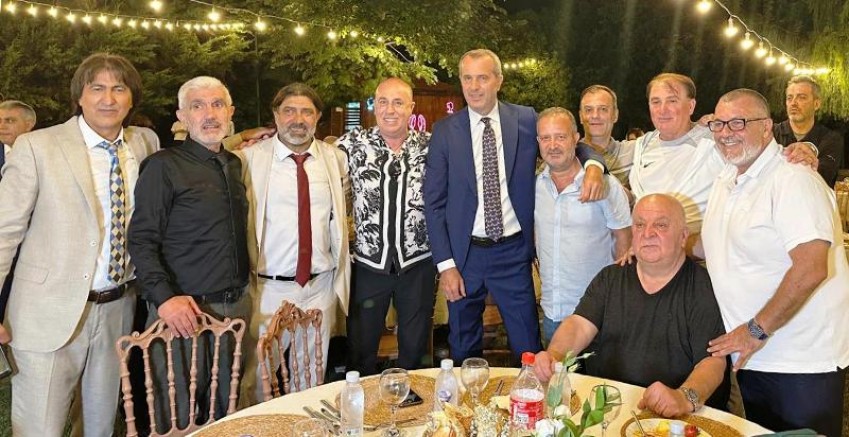 Faruk'u oğlu Yiğithanın düğününde Kocaelisporlular yalnız bırakmadı