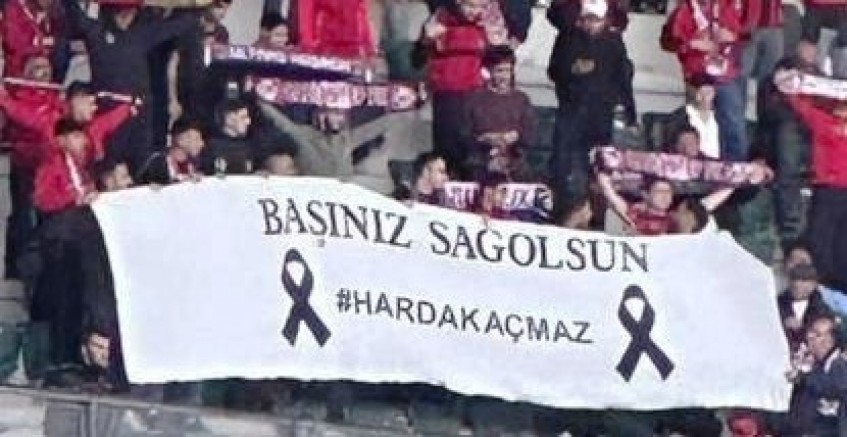 Gaziantepli taraftarların Harda Kaçmaz pankartı