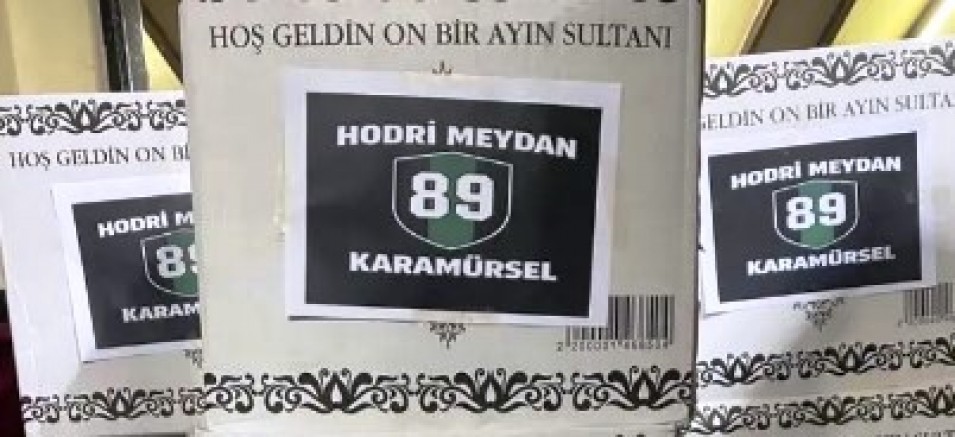 Karamürselli Taraftarların yardım kolisi dağıtımı 