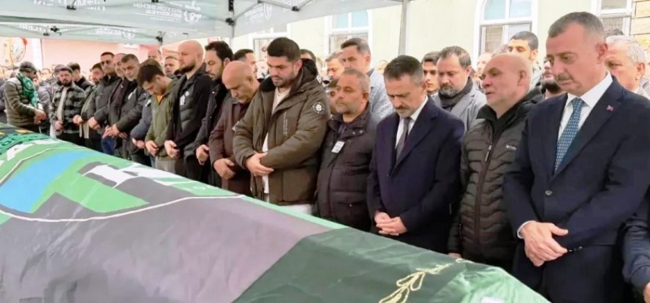 Kocaelispor tribünden düşen Harda Kaçmaz'ı dualarla ebediyete uğurladı