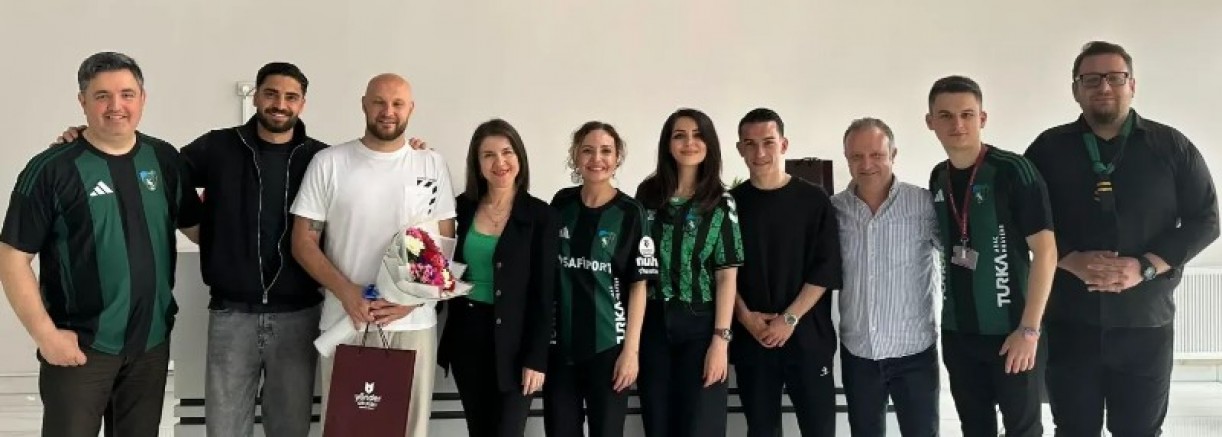 Kocaelispor futbolcuları, Yönder Okullarındaydı