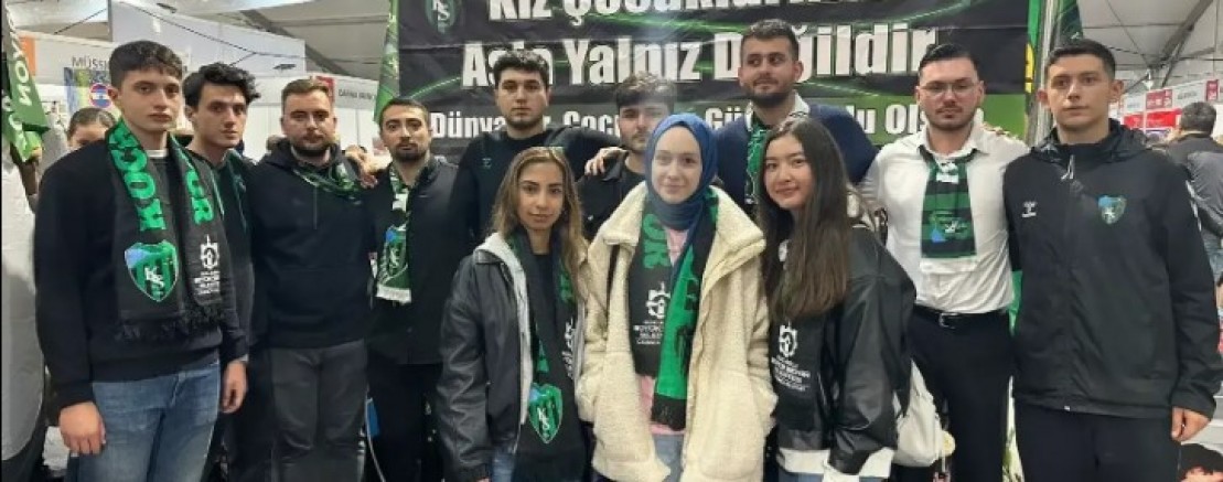 Kocaelispor Kitap Fuarında Yeşil Siyahlı standta