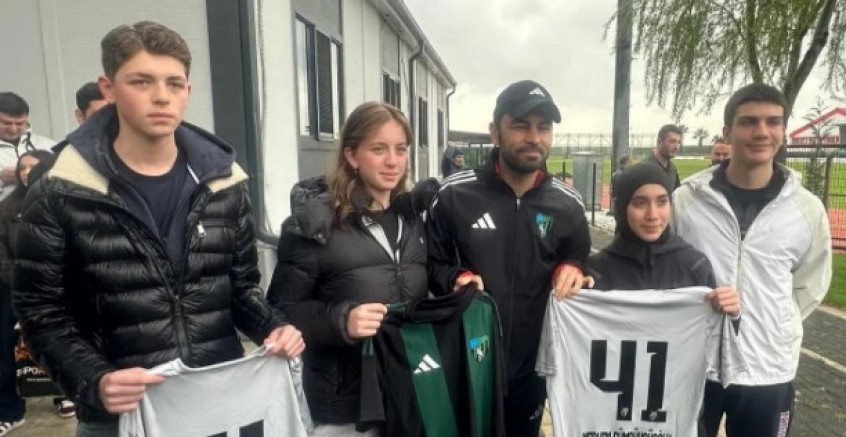 Milli karateciler Meryem ve Elif Antremana geldi