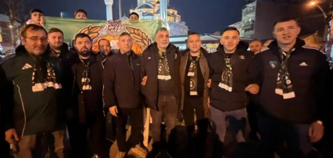 Paşa Hodri Meydandan Paşa Camii avlusunda iftar