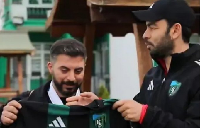 Selçuk Hocadan Hasan'a forma hediyesi