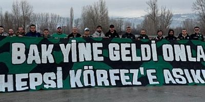 “Bak yine geldi onlar, hepsi Körfez’e aşıklar” pankartı