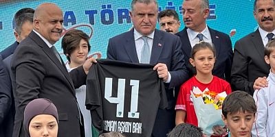 Başkan Durul'dan Bakan Bak'a Kocaelispor forması!