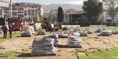 Brungadaki sahanın zemin yenilemesi başladı