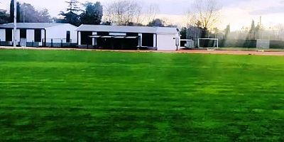 Brungadaki sahanın zemini bakımla halı gibi oldu