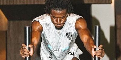 Chelsea'lı Lavia Nonge'nin formasıyla antremanda