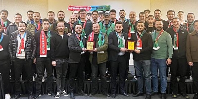 Durul'dan Milli maçta tarihi Kareografiyi yapanlara teşekkür plaketi 