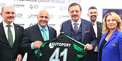 Durul, Hisarcıklıoğlu'na Kocaelispor forması verdi