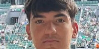 Efe ailesine tepki verdi babasının elini sıktı