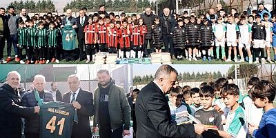 Efsane Başkanımız İsmail Kalkandelen U11CUP Turnuvasında ödül kitap