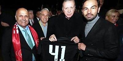 Erdoğan'a 'World Leader' Forması Recep Başkan ve Selçuk hocadan