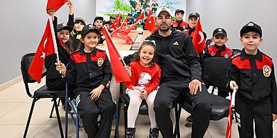 İnandan minik polislere anlamlı jest