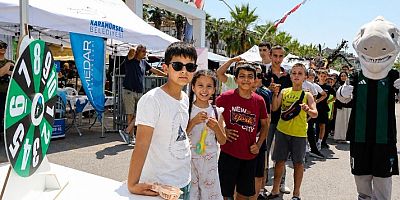 Karamürsel Festivalinde Yeşil Siyahlı hediyeler