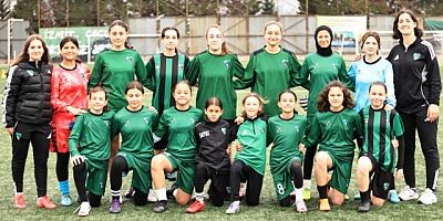 Kız Futbol Okulu ilk maçta rahat kazandı