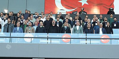 Kocaeliyi yönetenler maçta protokoldaydı