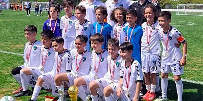 Kocaelispor U-9 Junior Xcup Geleceğin Yıldızları Turnuvası şampiyonu