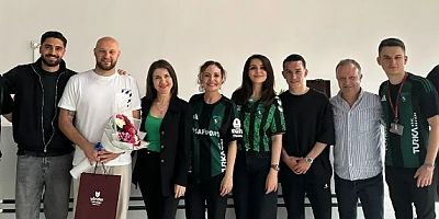 Kocaelispor futbolcuları, Yönder Okullarındaydı