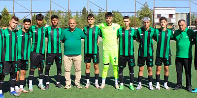 Kocaelispor U-17 takımının Sakaryaspor maçını Recep Başkanda izledi