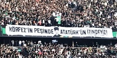 Körfezin peşinde Atatürk'ün izindeyiz pankartı tribünde