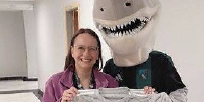 KOÜ'den 3 doktora imzalı forma süprizi