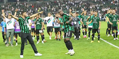 Marcao maraton tribünde  3'lü çektirerek coşturdu