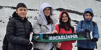 Öğrenciler Etna Dağında Kocaelispor atkısı açtı
