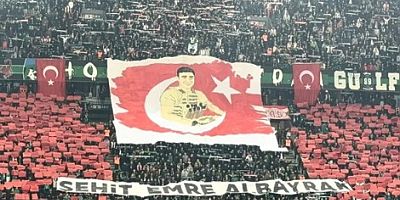 Şehit Emre Albayrak için tribünde pankart