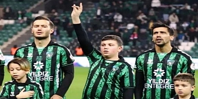 Seramonideki Bozkurt selamı konuşuluyor