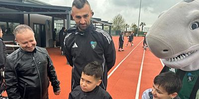 Serdar'dan Ertuğrul'a jest Fotoğraf makinesi