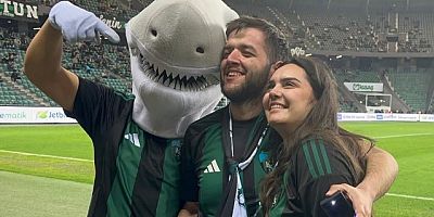 Taraftar Talha Yaren'e maçta evlenme teklif etti