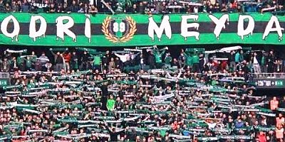 Taraftarlardan tribünde  kareografi hazırlığı