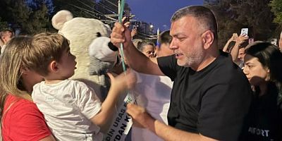Taraftarlardan Uras Ege'ye meşaleli karşılama