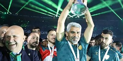 Taşdemir Kupayı kaldırdı veda mesajı yayınladı.