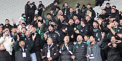 Tribünden protesto sesleri “yönetim istifa” sloganları